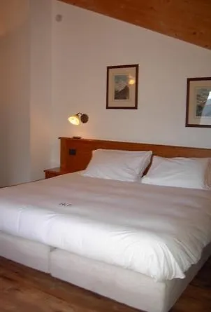 Hotel Cre Forne & 3*